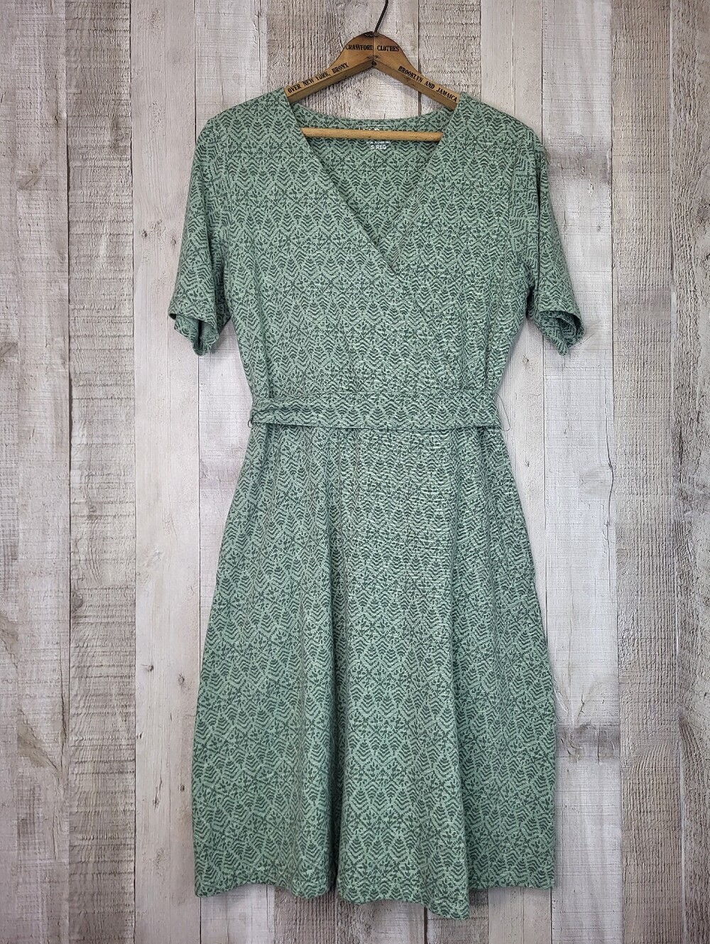L.L Bean Green Printed Wrap-Style Women's Dress. Size Medium. Item 507253 - Picture 5 of 11
